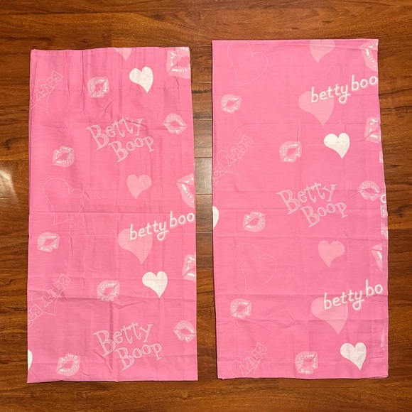 Betty Boop Vintage Lined Window Valance‎ Curtain Pink Lips Kisses Rare 2006 - Picture 1 of 2